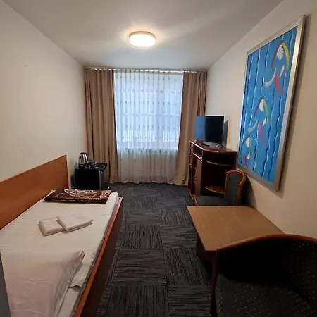 Jantar Economy Hostel *