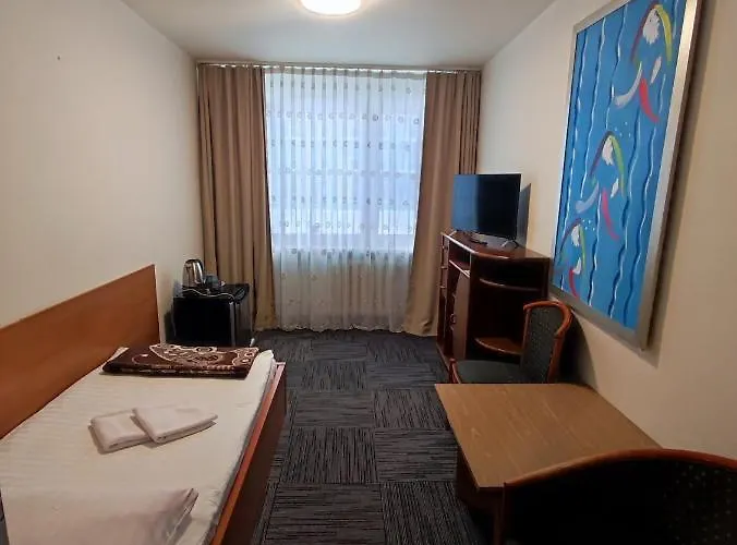 Jantar Economy ホステル *