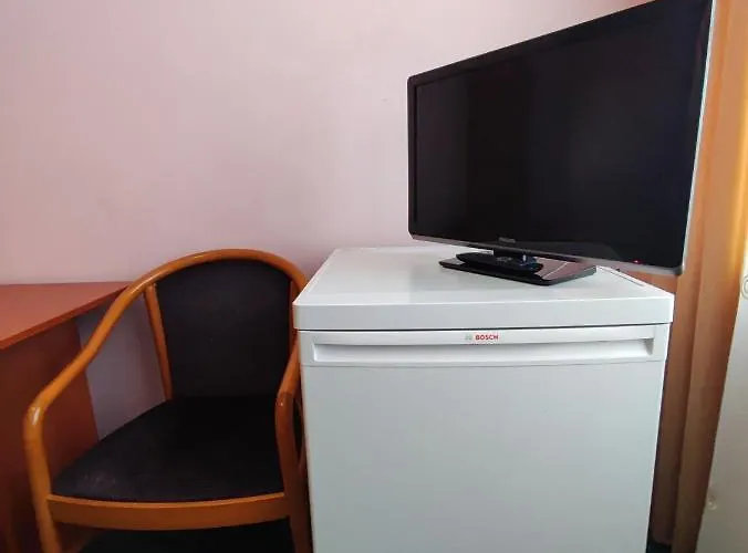 Jantar Economy ホステル *